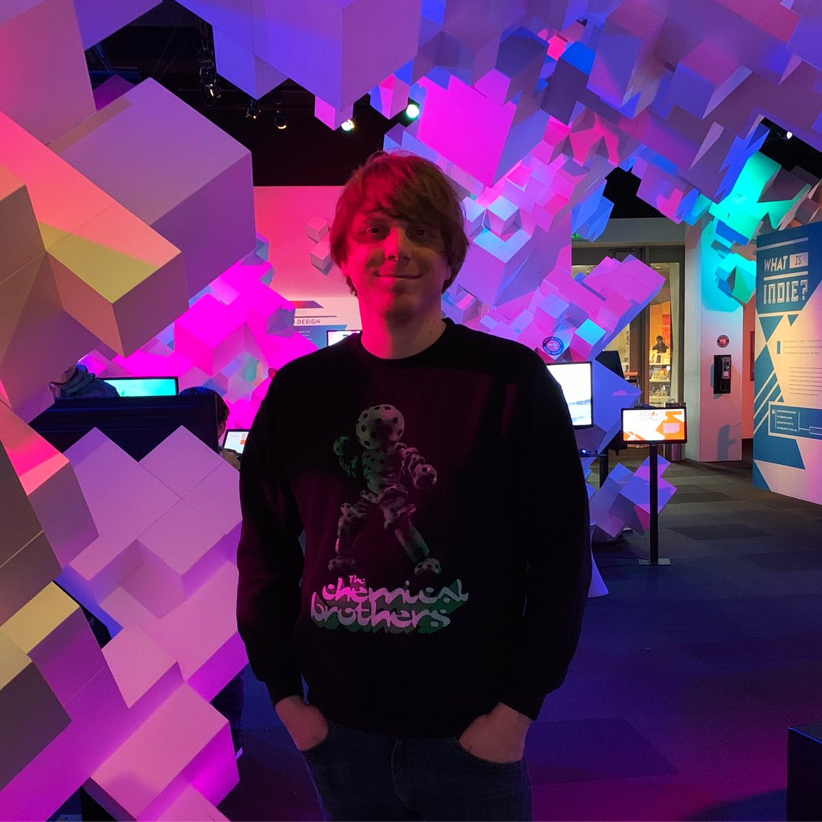 oddheader's tweet image. Injured my foot (somehow) and limping my way through the indie game exhibit at MoPOP, but nothings gonna stop me from seeing @thechemicalbrothers in Seattle tonight! Ready to see the brothers work it out once again. #thechemicalbrothers #mopop