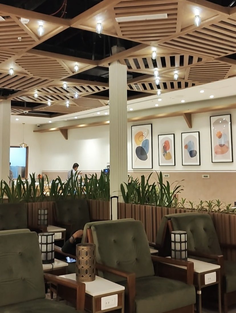 miagoaairport's tweet photo. Need to freshen up before your flight? Visit our airport lounges for a comfortable and relaxing experience.
#airportlounge #travelcomfort #gox #goxlive #miagoaairport #manohatinternationalairport #feelgoa
@EncalmIndia https://t.co/xhfzCGiGE7