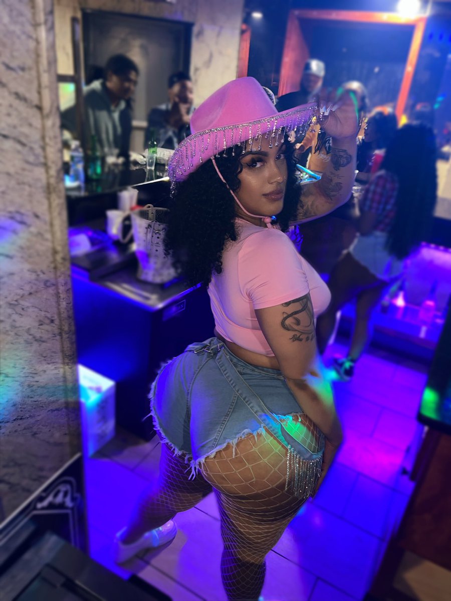 QueenSusieeee's tweet photo. 🐎🤠 https://t.co/PyZoWp9x1x