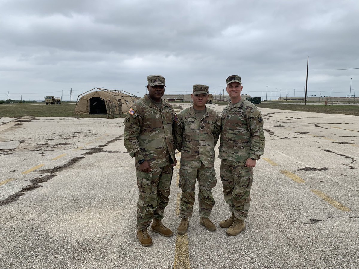 1stTSC_CSM's tweet photo. Always a great day in the Army, when you get a chance to recognize Soldiers for the great work they are doing’!! #Soldiers @1stTSC @13th_ESC @usarmycentral @SCoE_CASCOM @ArmySustainment #BeAllYouCanBe https://t.co/MTEvosUMvb