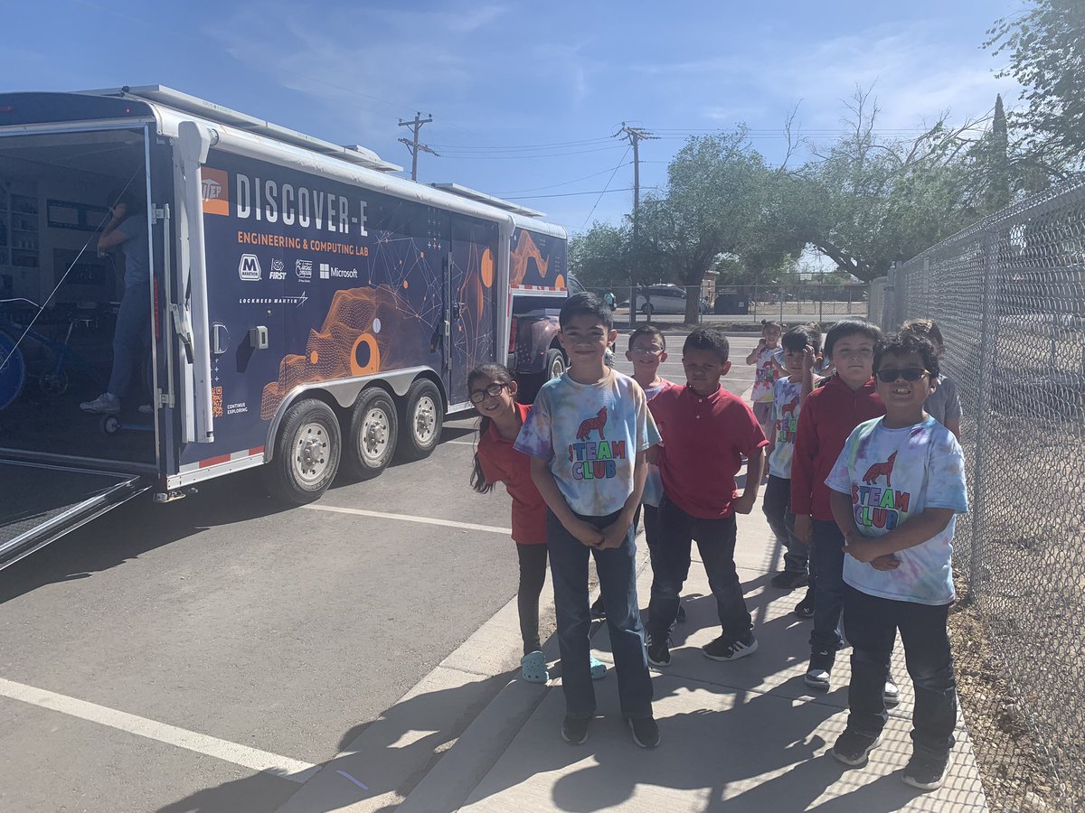 Murillo_TISD's tweet image. Today the UTEP Discover-E lab stopped by #TISDProud Elementary 💗👷‍♀️🧑‍💻 Thank you for the experience #UTEP #UTEPengineering 👩🏻‍🔧