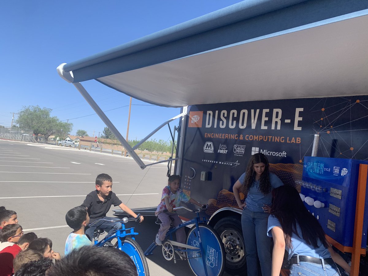 Murillo_TISD's tweet image. Today the UTEP Discover-E lab stopped by #TISDProud Elementary 💗👷‍♀️🧑‍💻 Thank you for the experience #UTEP #UTEPengineering 👩🏻‍🔧