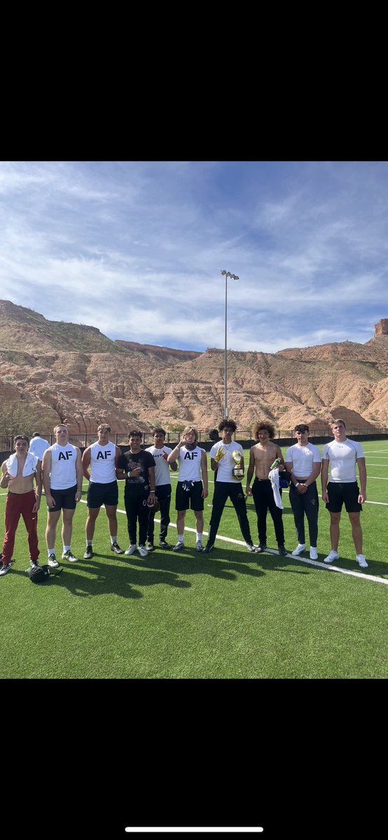 Carsonlewis_06's tweet photo. Had a blast winning the @Pylon7on7 tourny down in Las Vegas- 1st out of 51 teams, 8-0 record!! @AthlFactory805 @EvanYabu @jakeconst08 @TOHSAthletics @JamesStuver @Wreccit_Ralph https://t.co/VlnFqWHLTX