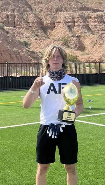 Carsonlewis_06's tweet photo. Had a blast winning the @Pylon7on7 tourny down in Las Vegas- 1st out of 51 teams, 8-0 record!! @AthlFactory805 @EvanYabu @jakeconst08 @TOHSAthletics @JamesStuver @Wreccit_Ralph https://t.co/VlnFqWHLTX