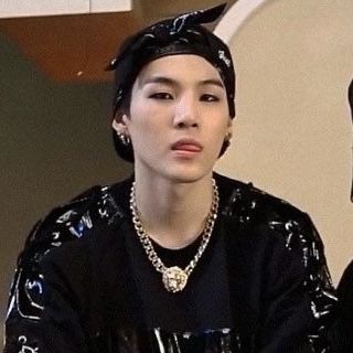 SUGAXC's tweet photo. tentando divulgar minha continha pela milésima vez.
Olá sou uma continha br dedicada ao yoongi desde o começo de 2021,posto bastante coisa bacana do yoon mas não tenho engajamento bom,se puderem dar fav e rt pra chegar em mais eu ficaria muito feliz<3 https://t.co/NtwKvH14LF