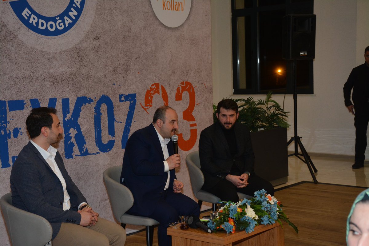 hanefidilmac's tweet photo. Beykoz’da gençlerin tercihi belli, kararı net; "İlk oyum Erdoğan'a, ilk oyum AK Parti'ye”

Sanayi ve Teknoloji Bakanımız Sn. @varank genç kardeşlerimizle toplu değil Togg’lu sahurda bir araya geldi. https://t.co/1zQeF7Xvp7