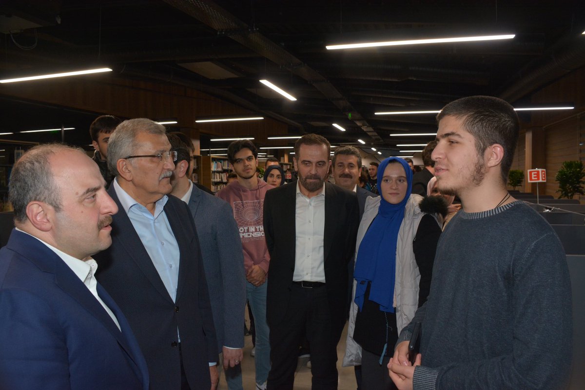 hanefidilmac's tweet photo. Beykoz’da gençlerin tercihi belli, kararı net; "İlk oyum Erdoğan'a, ilk oyum AK Parti'ye”

Sanayi ve Teknoloji Bakanımız Sn. @varank genç kardeşlerimizle toplu değil Togg’lu sahurda bir araya geldi. https://t.co/1zQeF7Xvp7