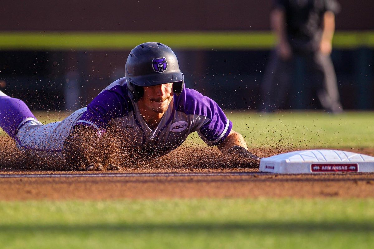 UCABearBaseball's tweet photo. 📍Fayetteville, AR 

#BearClawsUp https://t.co/fhQJ9BUOKP