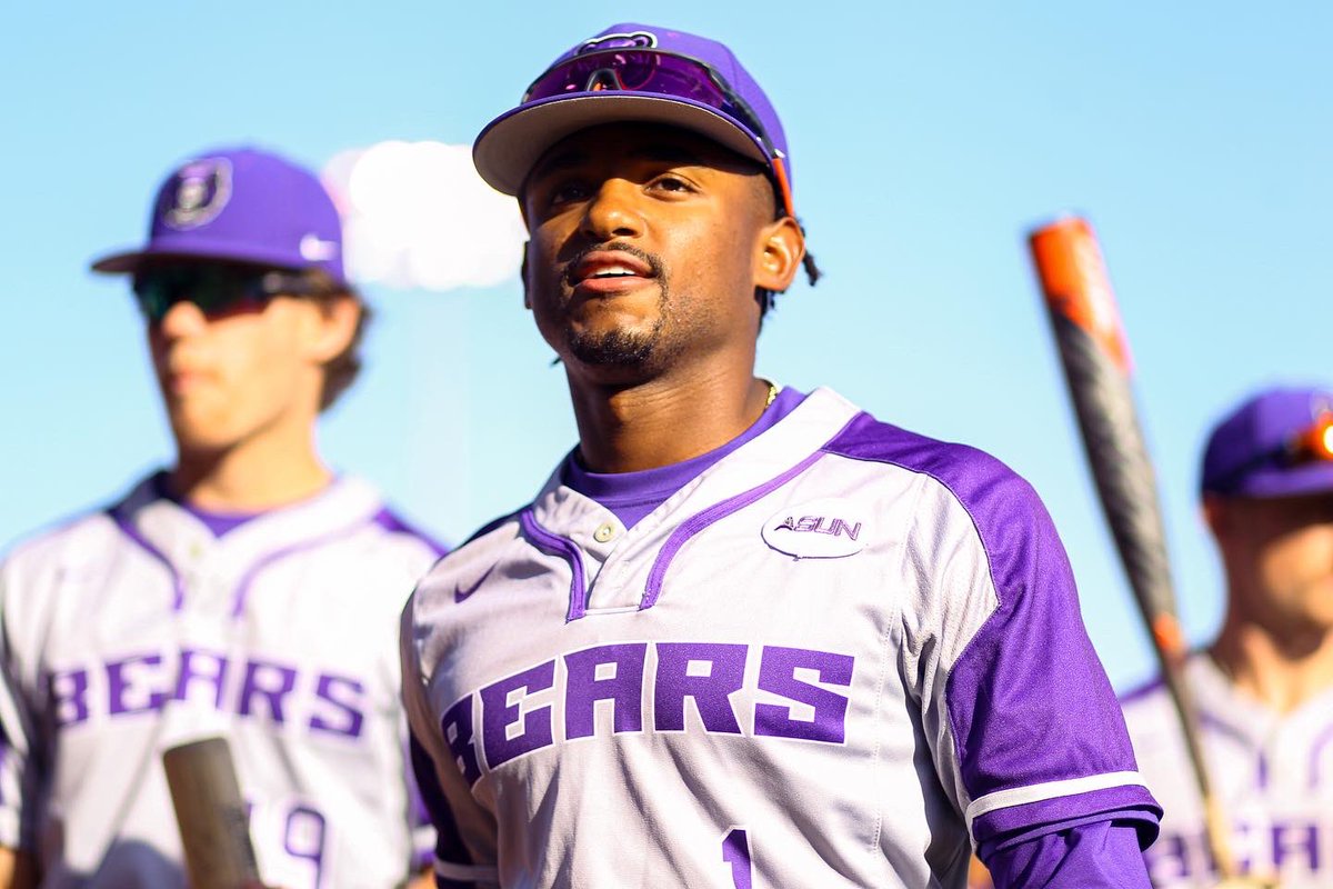 UCABearBaseball's tweet photo. 📍Fayetteville, AR 

#BearClawsUp https://t.co/fhQJ9BUOKP