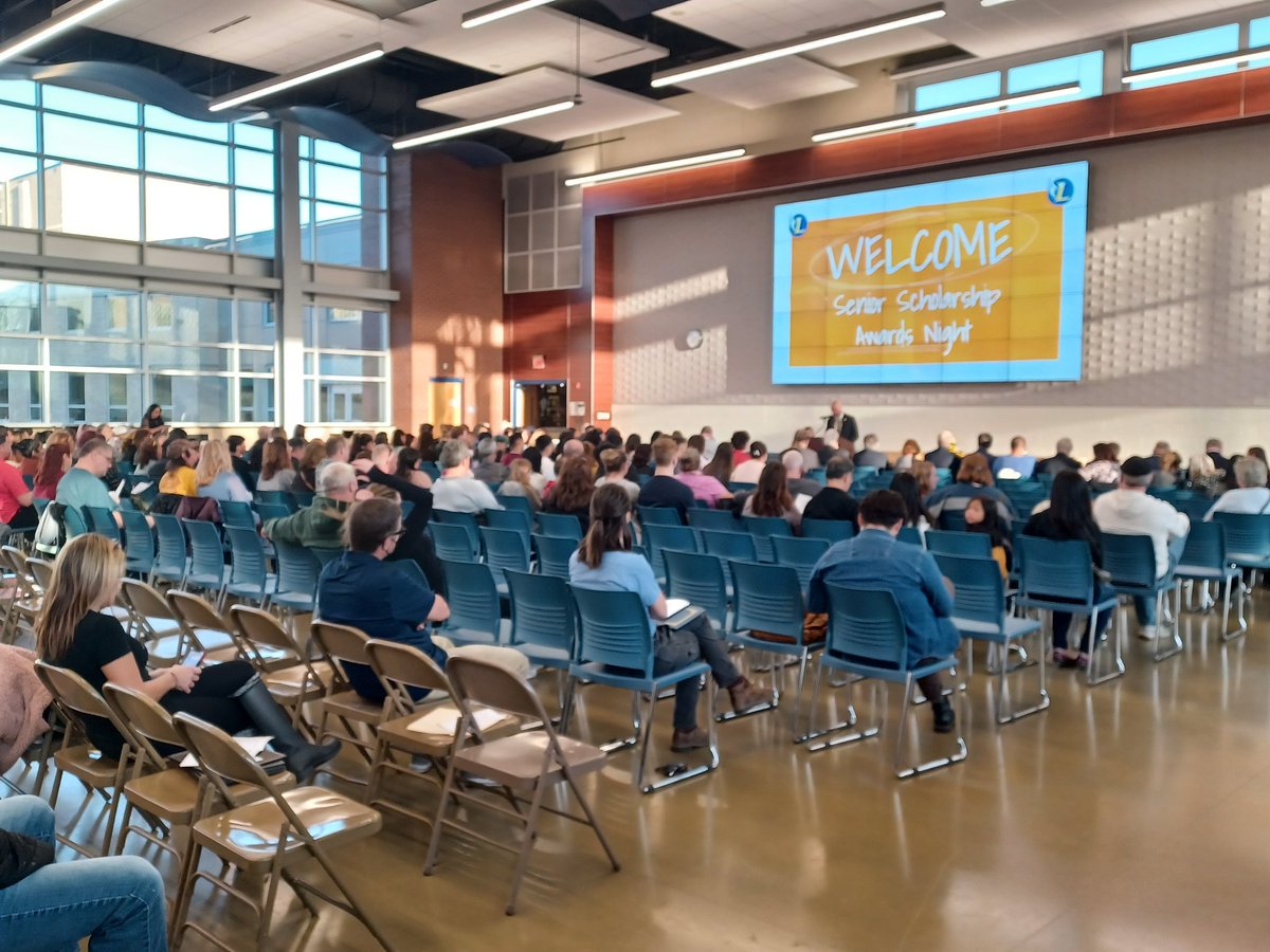 Congratulations to our senior scholarship recipients! #leydenpride <a href="/jjablonska5/">Justyna Jablonska</a> <a href="/LOrtega212/">Lilia Ortega</a>
