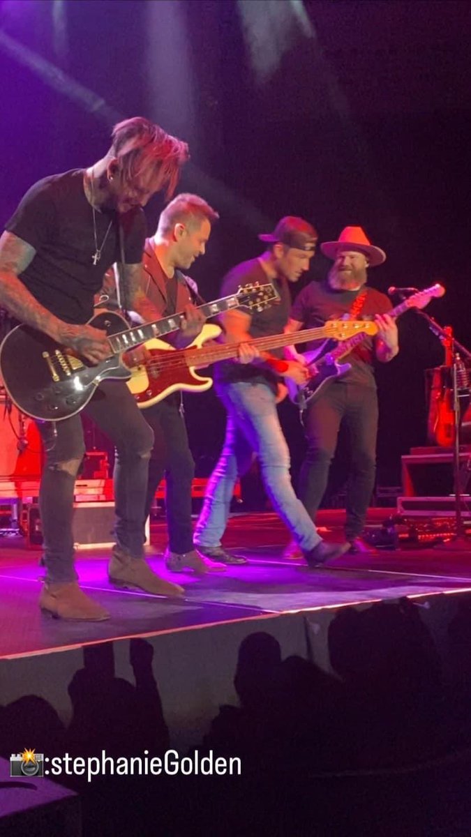stephmg0071's tweet photo. These guys rock !!! 9/22/22
#michaelraymusic #michaelrayband #michaelray π―π―π₯π₯π₯ππ»ππ»ππ» https://t.co/7iYmh5Tcqx