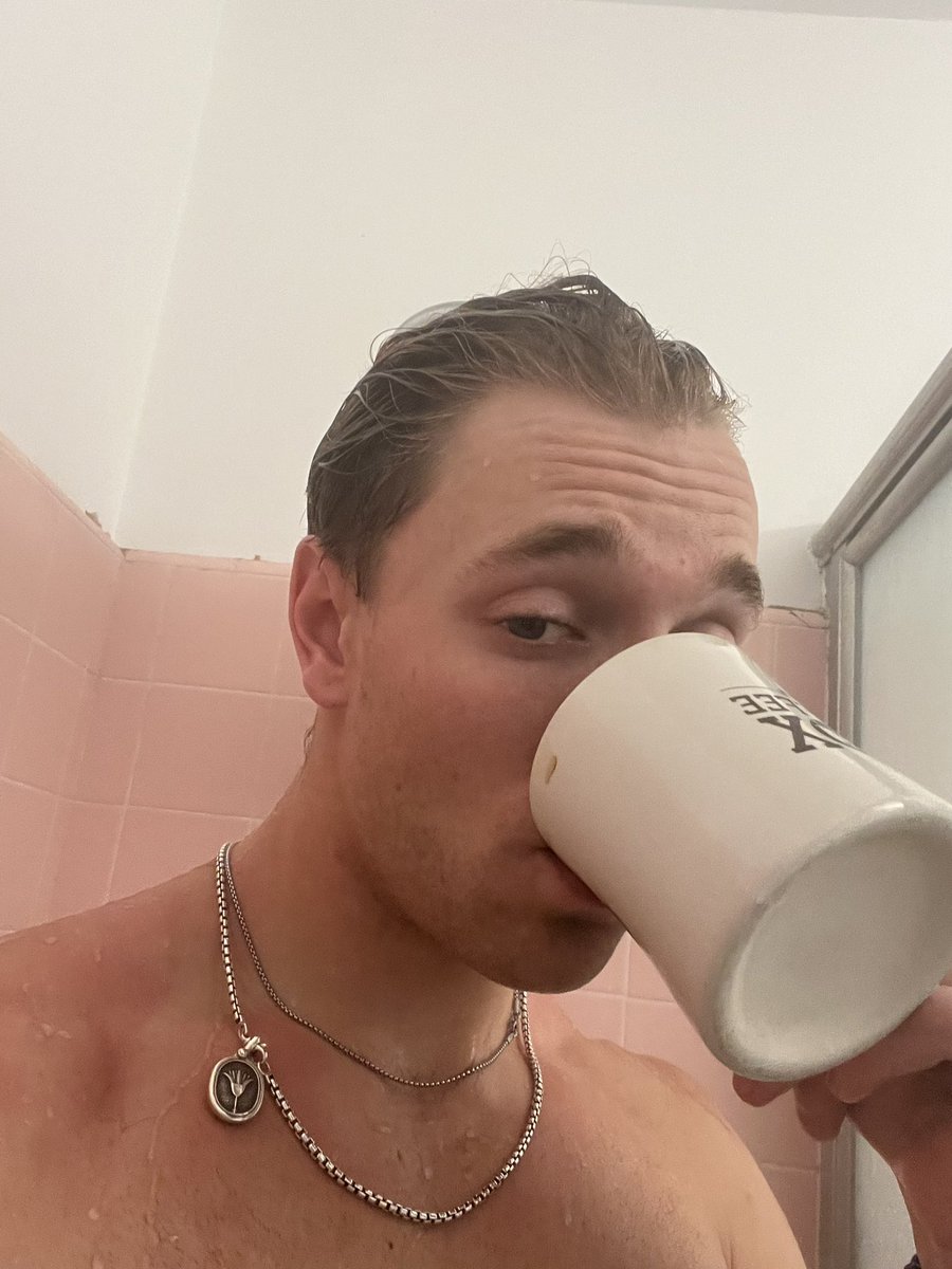 fun_fitboy's tweet photo. Coffee in the shower lol yes or no? https://t.co/PnaQXhMXkn