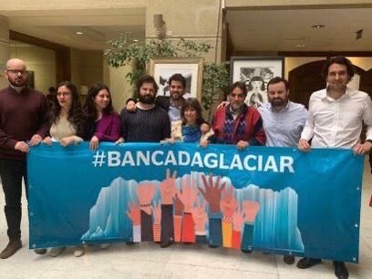 Esta es la “bancada glaciar”, la misma que aprobó su destrucción ayer al aprobarse el proyecto Los Bronces de la minera Anglo American, el mayor desastre ecológico de los últimos cuarenta años. Hipocresía es un sustantivo liviano en este caso.