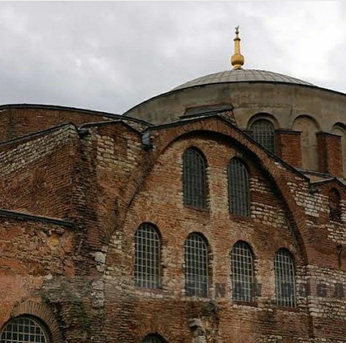 Bakın iki resime :

İbb Saray burnuna koyduğu metal levhaları kubesünde haç olmayan Ayasofya'ya haç koydu.

  Ayrıca <a href="/ibb_kultur/">İBB Kültür</a> <a href="/TC_icisleri/">T.C. İçişleri Bakanlığı</a>  yerde cami bu rezillik nedir??