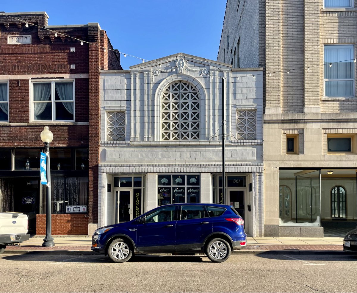 JoshLipnik's tweet photo. Downtown Barberton, OH

Barberton was founded outside of Akron in 1891 by “America’s Match King” O.C. Barber, as a planned company town for his Diamond Match Company. At the time Barber controlled 85% of the country’s match market. https://t.co/1MvdxF8k8H