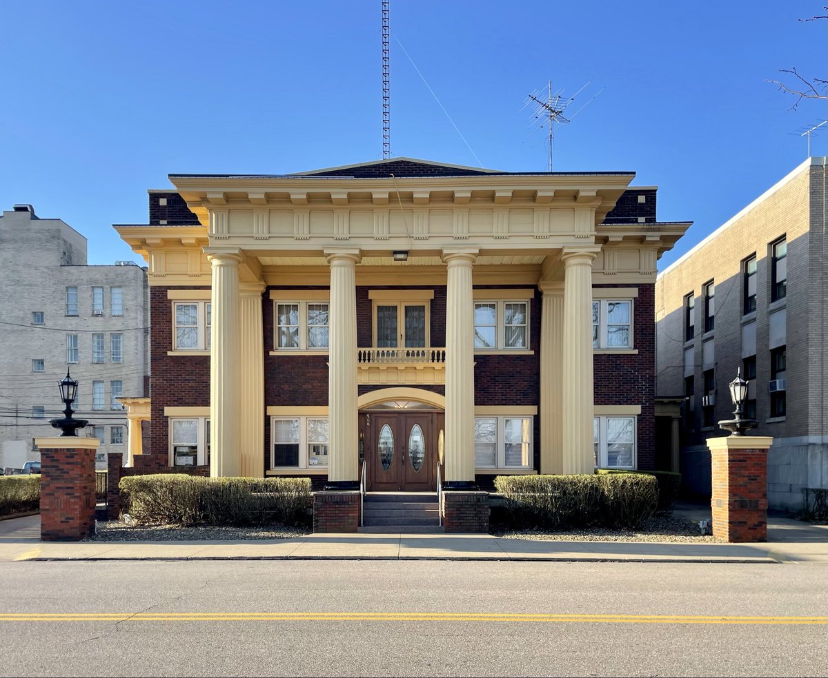 JoshLipnik's tweet photo. Downtown Barberton, OH

Barberton was founded outside of Akron in 1891 by “America’s Match King” O.C. Barber, as a planned company town for his Diamond Match Company. At the time Barber controlled 85% of the country’s match market. https://t.co/1MvdxF8k8H