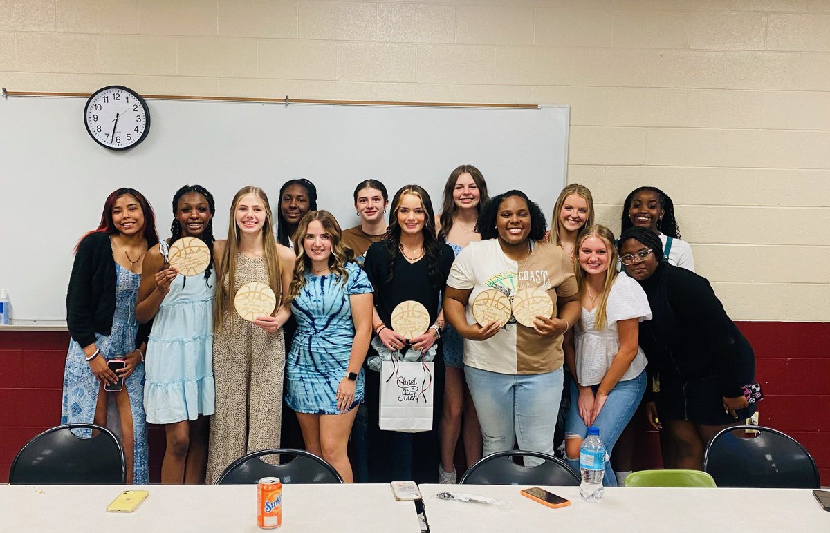 MNHHS LADY HOOPS tweet media