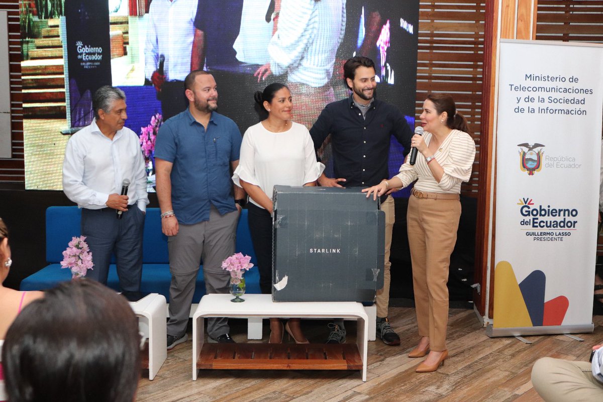 ¡#Starlink es una realidad en #Ecuador! 📶🛰️

Políticas claras, inversión y leyes atractivas han logrado que tengamos un nuevo competidor de Internet Satelital. Las Islas Galápagos ya se benefician de este servicio que traerá prosperidad al país. 

<a href="/Telecom_Ec/">Ministerio de Telecomunicaciones Ecuador 🇪🇨</a> transforma vidas.