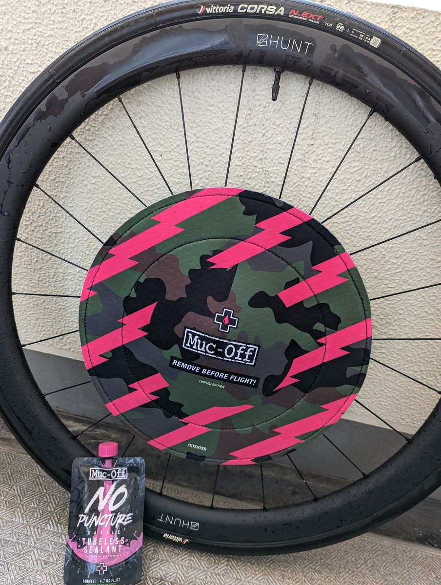 aki_lifecycling's tweet photo. チューブレスレスレディ、後輪も完了です。
今度は40分弱でできました。圧倒的成長!笑
やっぱり大変なのは、ビード上げではなく、タイヤの装脱着でした。
ただ自分で出来るとはいえ、疲れるしめんどくさいし、やっぱりショップにお願いしたいものではありますね。。
#macoff
#チューブレスレディ https://t.co/0CDuuDxODF