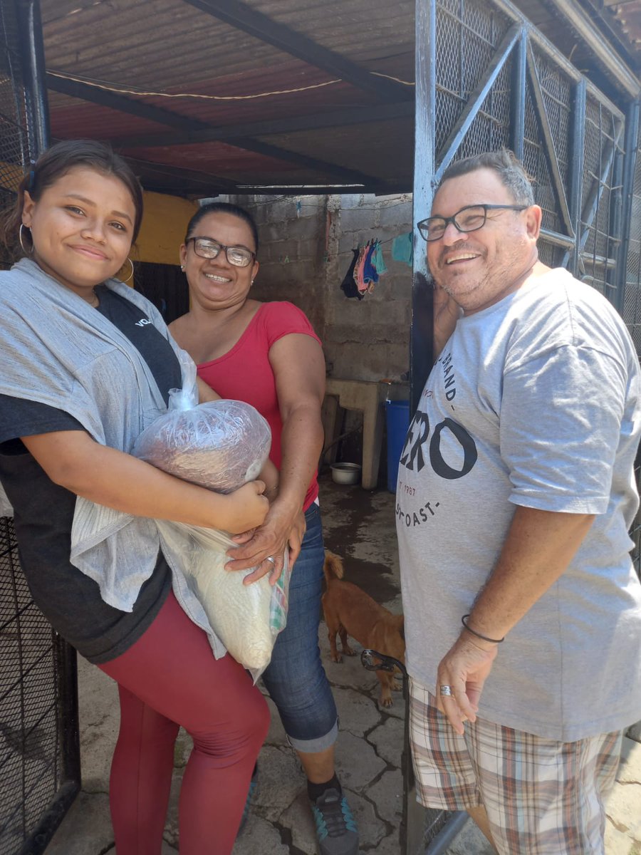 Somos2V's tweet photo. Cuánta alegría ver a las familias Nicaragüense protagonista de recibir su paquete alimenticio que  nuestro Gobierno de #Nicaragua les garantiza 
#LaPazNuestraVictoria https://t.co/LX5zgZilkj