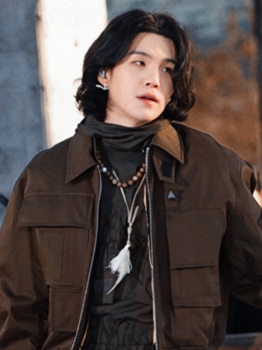 yoonkoous's tweet photo. LOOK AT HIM!!! https://t.co/XIYWfdNdRp