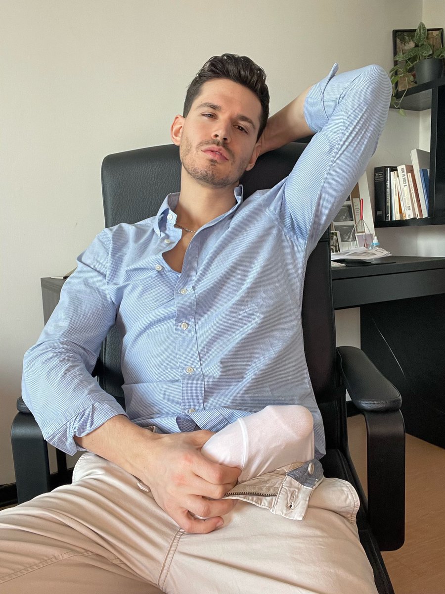 DocMarc1068993's tweet photo. RT if you need a work colleague like me #fitness https://t.co/aWX8rowkeI https://t.co/rQK42SVnKf