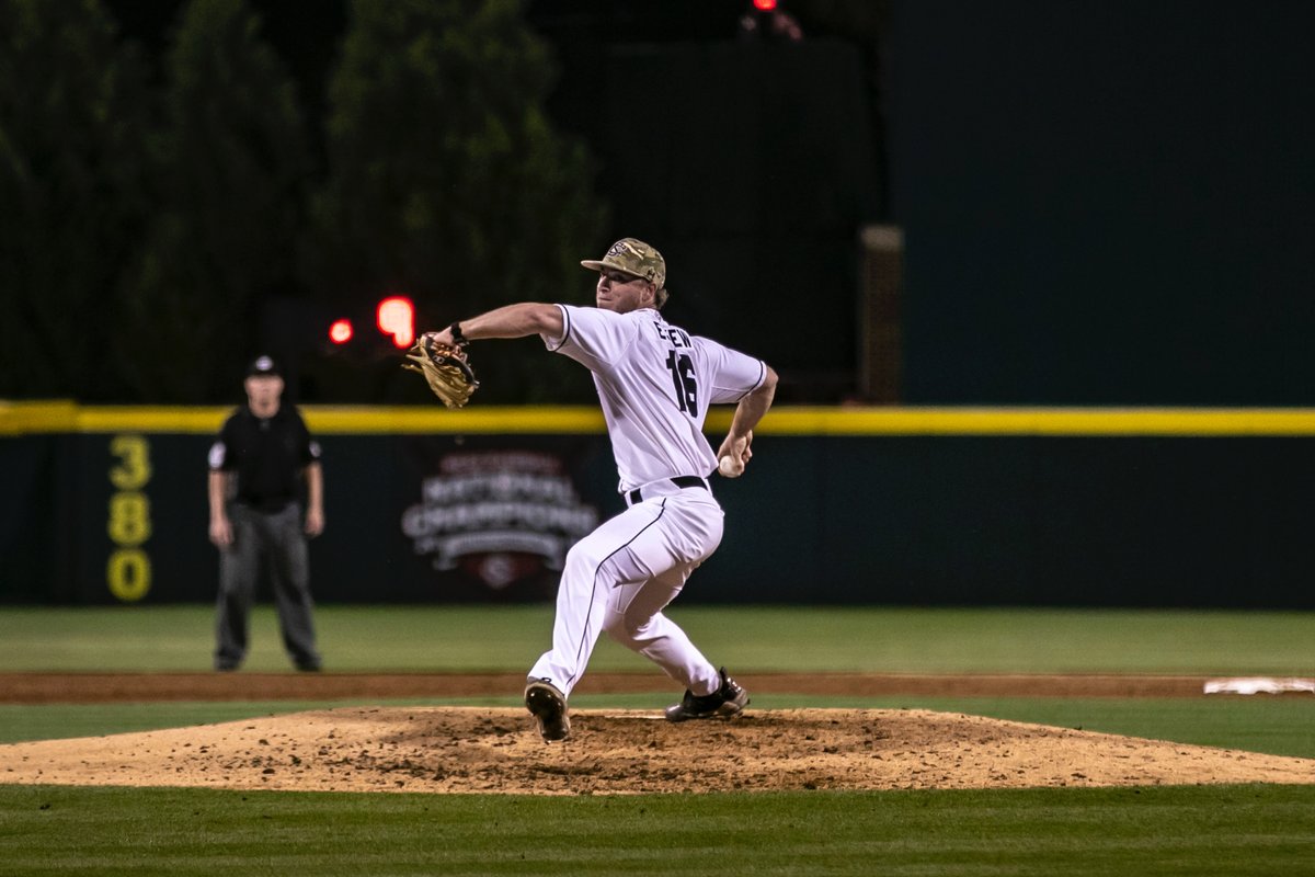 GamecockBSB's tweet photo. Nice night for @dylaneskew07!!

3.1 IP, 1 H, 0 R, 2 BB, 3 K

#Gamecocks | #ForeverToThee https://t.co/WVONBcGr2D
