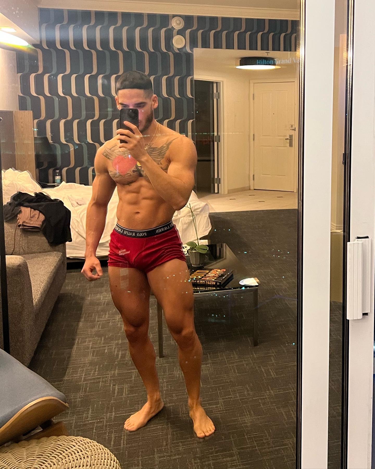 EDWIN MARTIN x BIG BANK on X: you cant grow with people who dont like  how growth looks on you. IG - BigBankFitness t.col6NHevBufM  X