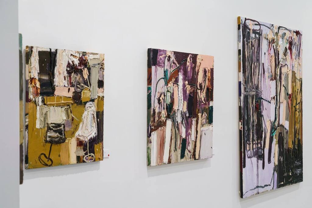g_contemporary's tweet photo. Never too much paint! "Under Stilts" by Mitchell Cheesman showing until April 30th. Loving hanging out with these beauties!
#solo #exhibition #impasto #breathtaking #contemporaryart #gallery #hastingsstreet #noosa https://t.co/7eGevOzVDp https://t.co/nechnhDxQs