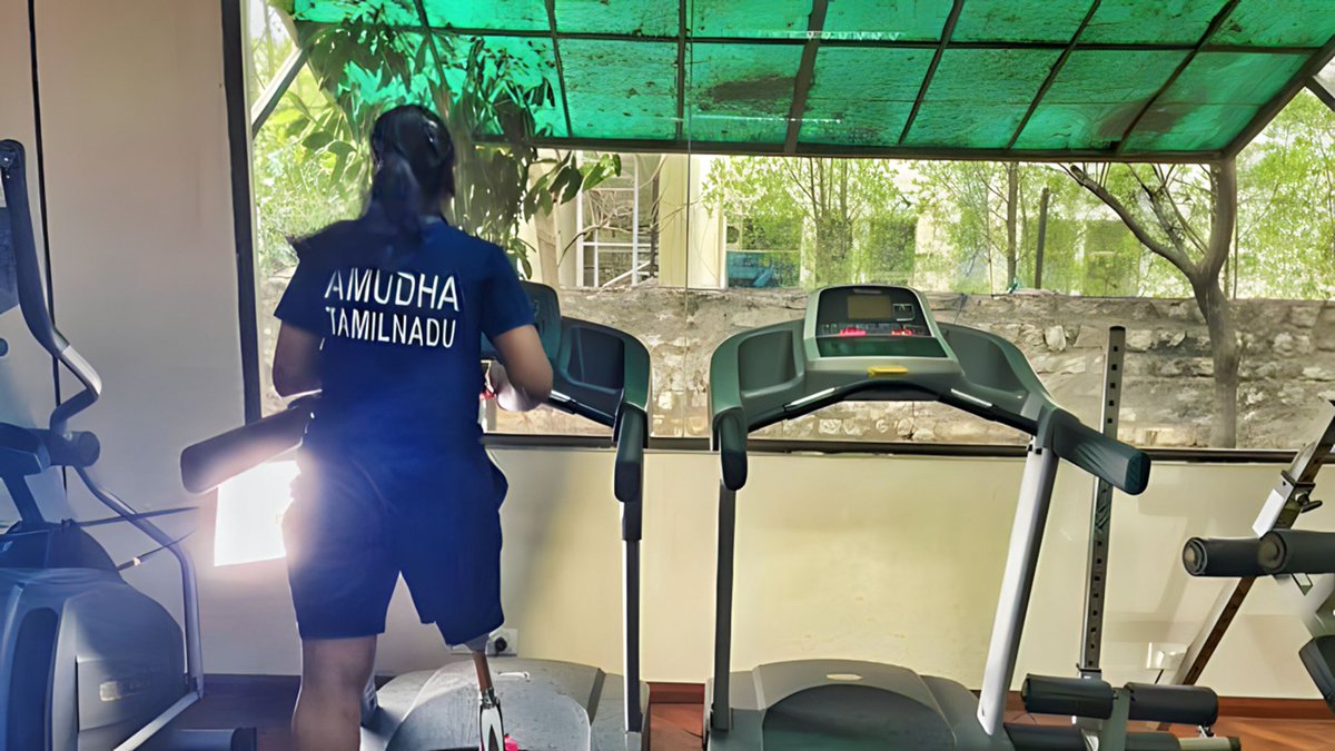 AMUDHA_INDIA's tweet photo. Here welcome all back in tweet..👍🏸... 
Good morning to everyone .. started working on for the upcoming tournament.. 

#tweetme #ElonMusk #India #badminton https://t.co/V7f9UuZktw