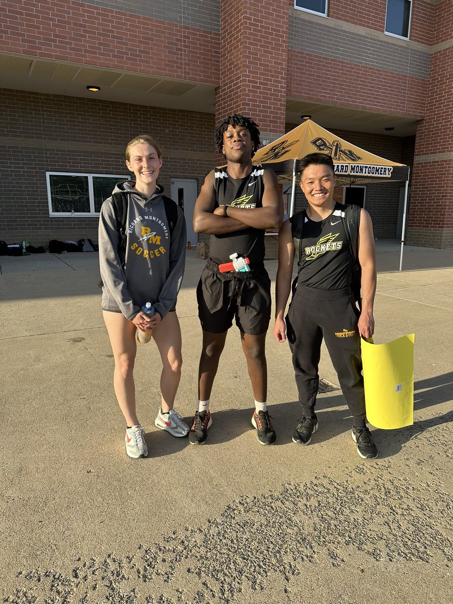 CoachTanyaRM's tweet photo. Scenes from todayβs #RMTF meet & Senior Night! Thank you to @grace_finnegan_ for helping organize the celebration of our seniors! Congratulations c/o β23!! πππ€β₯οΈπ @RocketsSportsRM @RMHS_principal @Rocket__Nation @RMathleticboos1 @CoachSchools32 @realNChammer https://t.co/cOsE8Ip4Ve