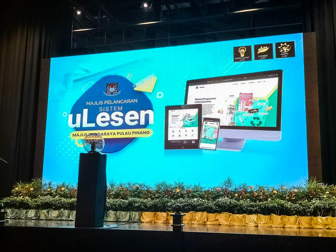 VeecoTech's tweet photo. Yesterday, together with the Majlis Bandaraya Pulau Pinang - MBPP  &amp; Penang Mayor Dato Ar. Yew Tung Seang, we launched the #uLesen system.
📷 https://t.co/cKHx1fbNeM

Couldn't be prouder. Kudos team! 📷

#VeecoTech #SystemDevelopment https://t.co/lq0TM36hC5