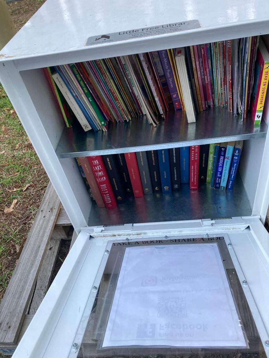 BeebsJoy's tweet image. Spentthe evening delivering books to #freelittlelibrary boxes around town.