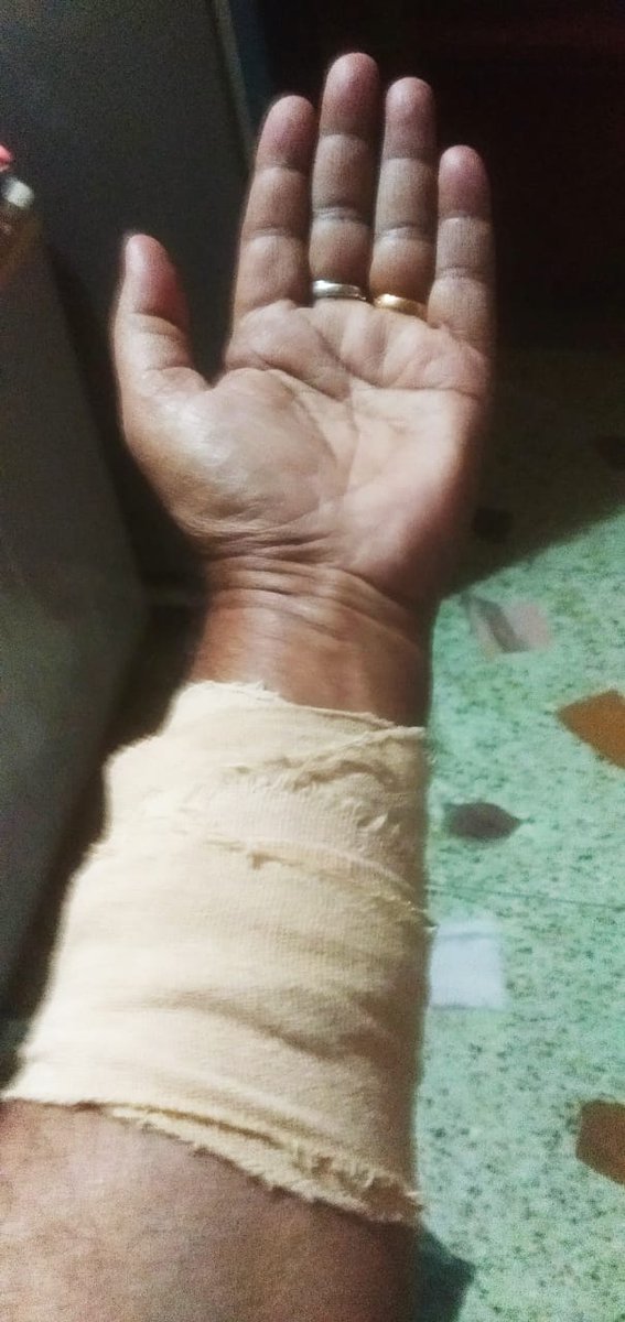 Sohini267's tweet photo. @KolkataPolice This number is switched off. It does not look round the clock.I would like to draw your attention that my senior citizen dad was physically assaulted and manhandled by Bediapara Postmaster(700077).He is 68 now.Request to take action.Myself and my brother both r out of country now https://t.co/E8CMdpJgqf