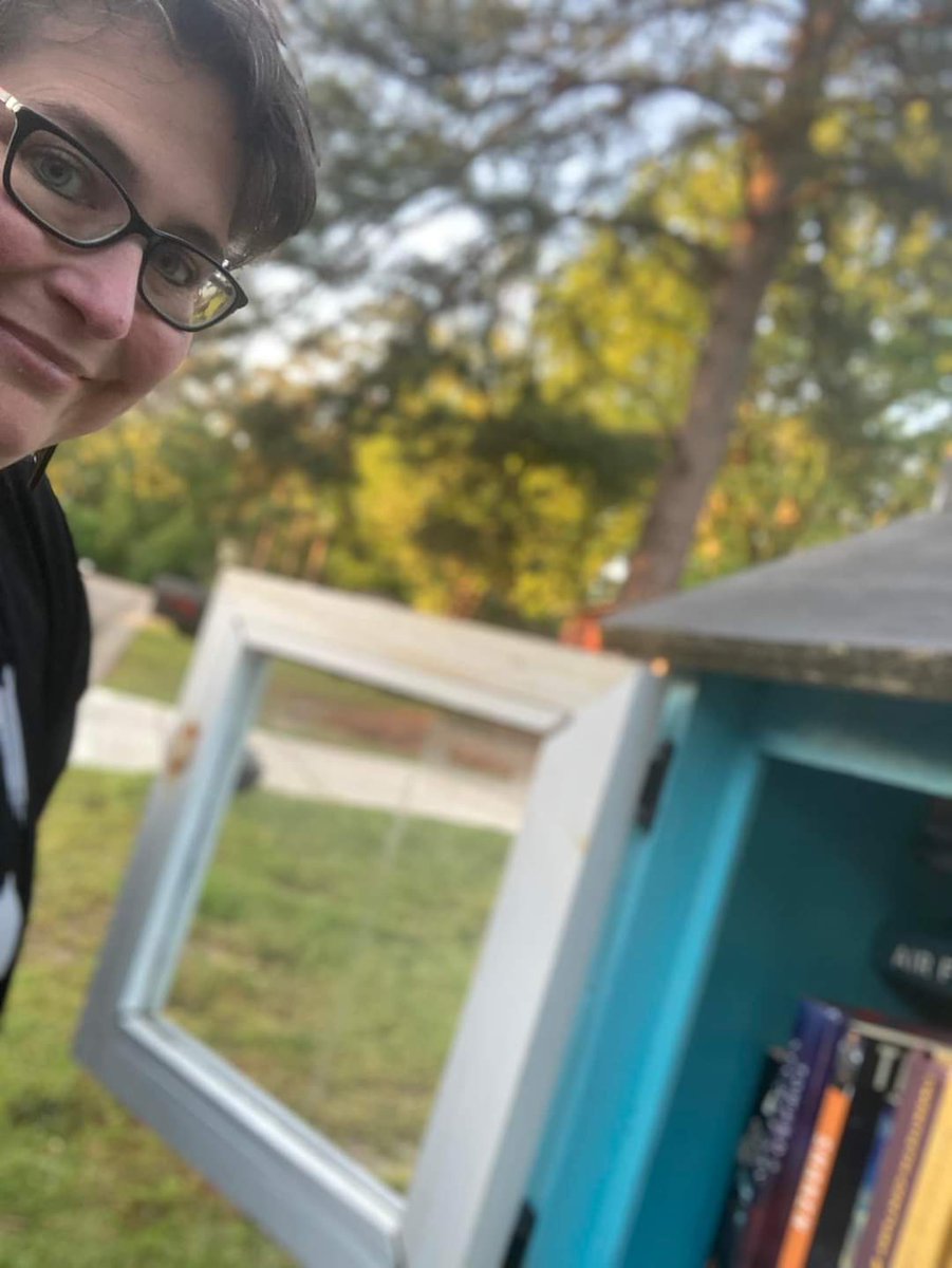 BeebsJoy's tweet image. Spentthe evening delivering books to #freelittlelibrary boxes around town.