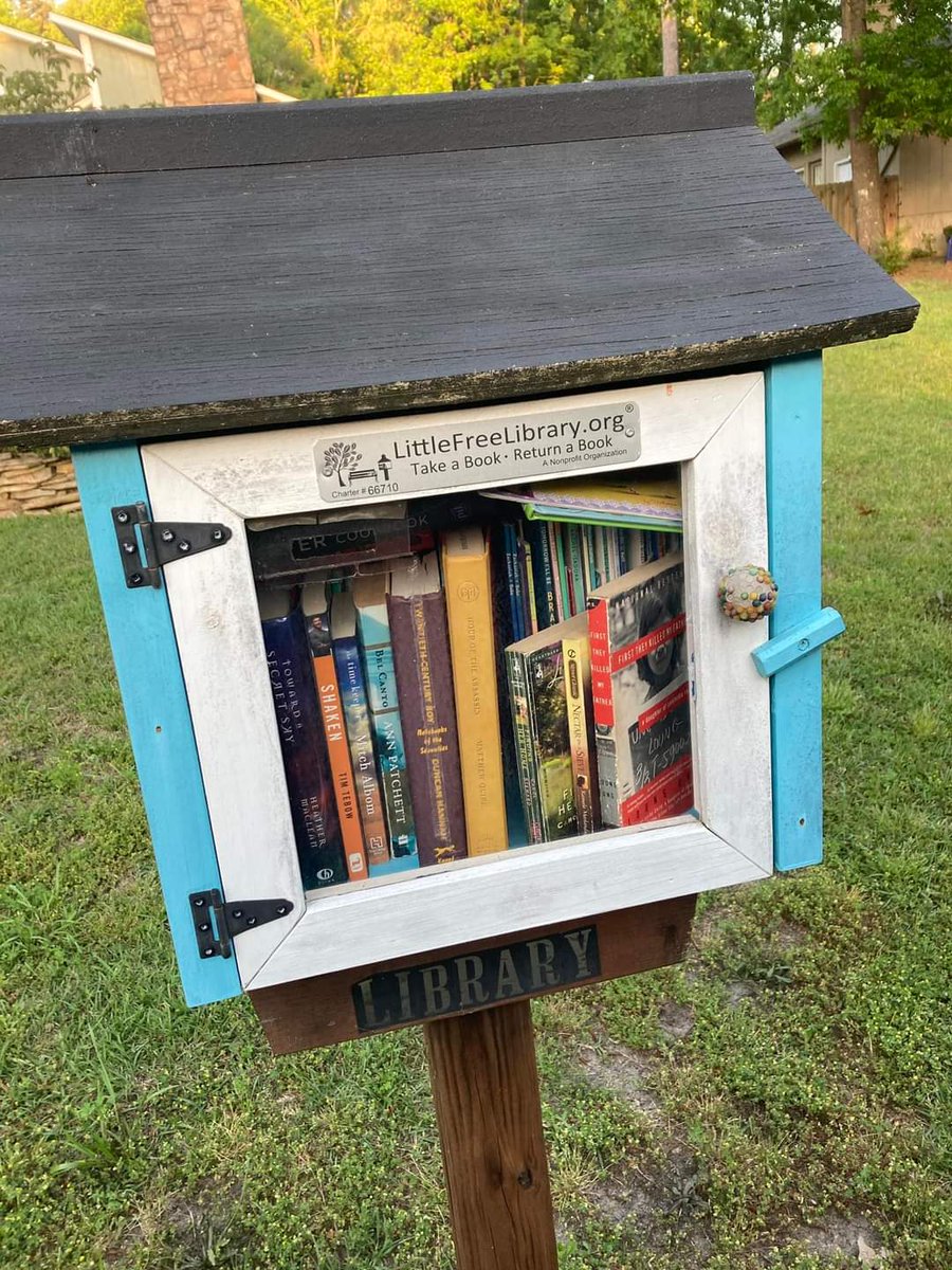 BeebsJoy's tweet image. Spentthe evening delivering books to #freelittlelibrary boxes around town.