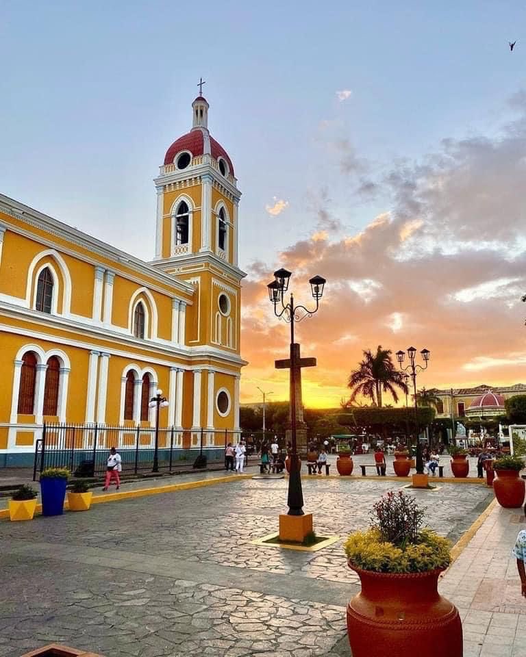 Un hermoso atardecer desde Granada, #Nicaragua como reflejo de que #LaPazNuestraVictoria 

#UnidosEnVictorias <a href="/QuenriM/">QuenriⓂ️</a>