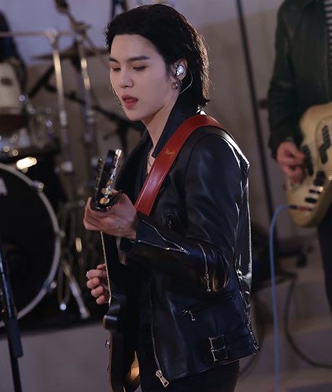 guitarist yoongi are you kidding me