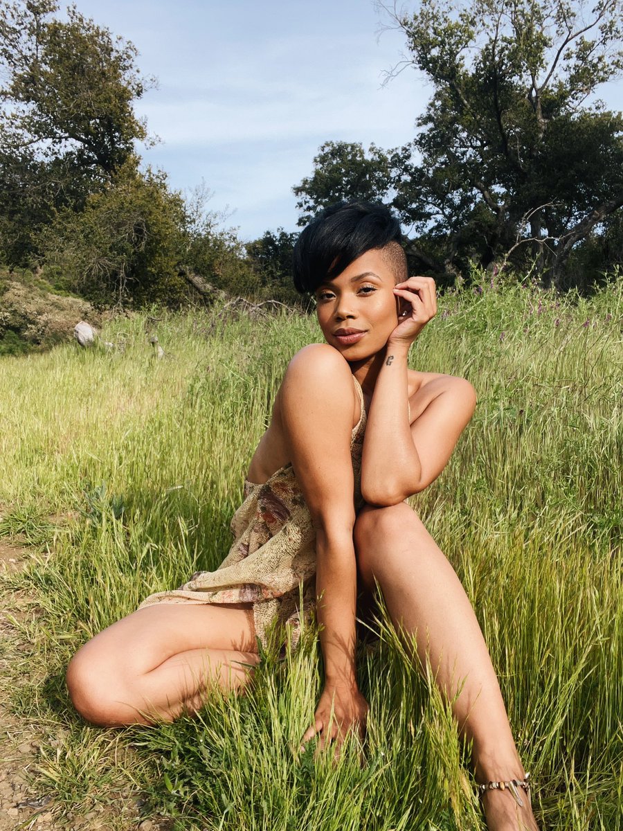 heycaxshe's tweet photo. Springing back 🌾 https://t.co/4TMvq8G042