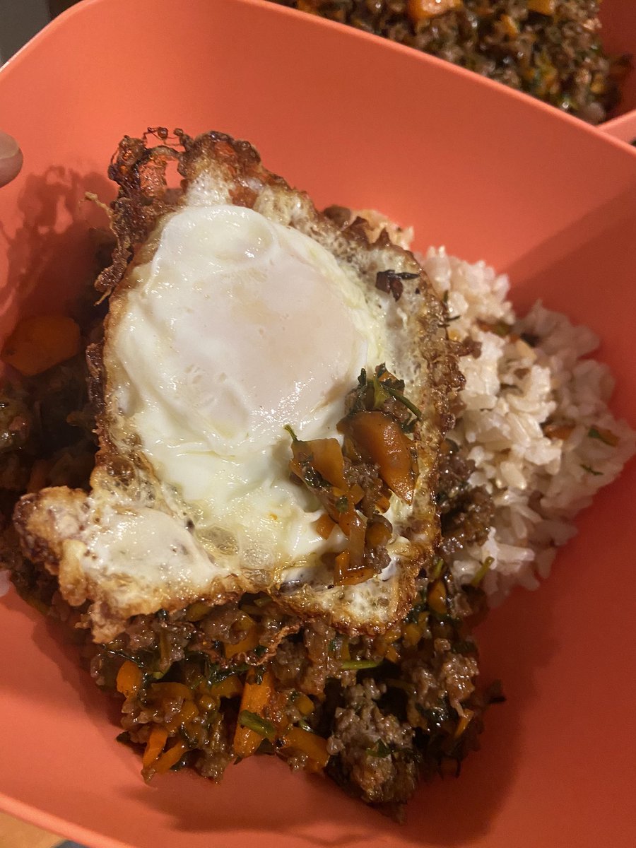 DwightTurner's tweet photo. Been a minute but lamb krapow for the non vegan homies living in the cut #bkkfatty https://t.co/IuNKCrgu51