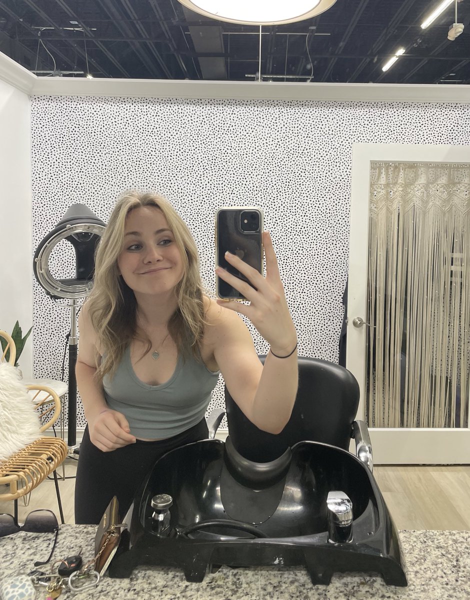 okayhetzy's tweet photo. anyways got my hair dyed https://t.co/VLsxjzzYK6