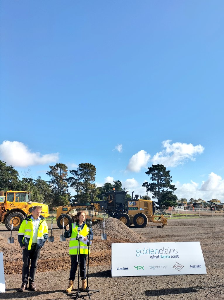 prrsimons's tweet photo. Great to be out in Rokewood today for the turning of the sod for the Golden Plains wind farm.
Min. @LilyDAmbrosioMP says it will be the largest onshore wind farm in the country, power almost 10% of Victoria, making a massive contribution to cutting emissions #VicClimateSolutions https://t.co/wSlSYuAyZE
