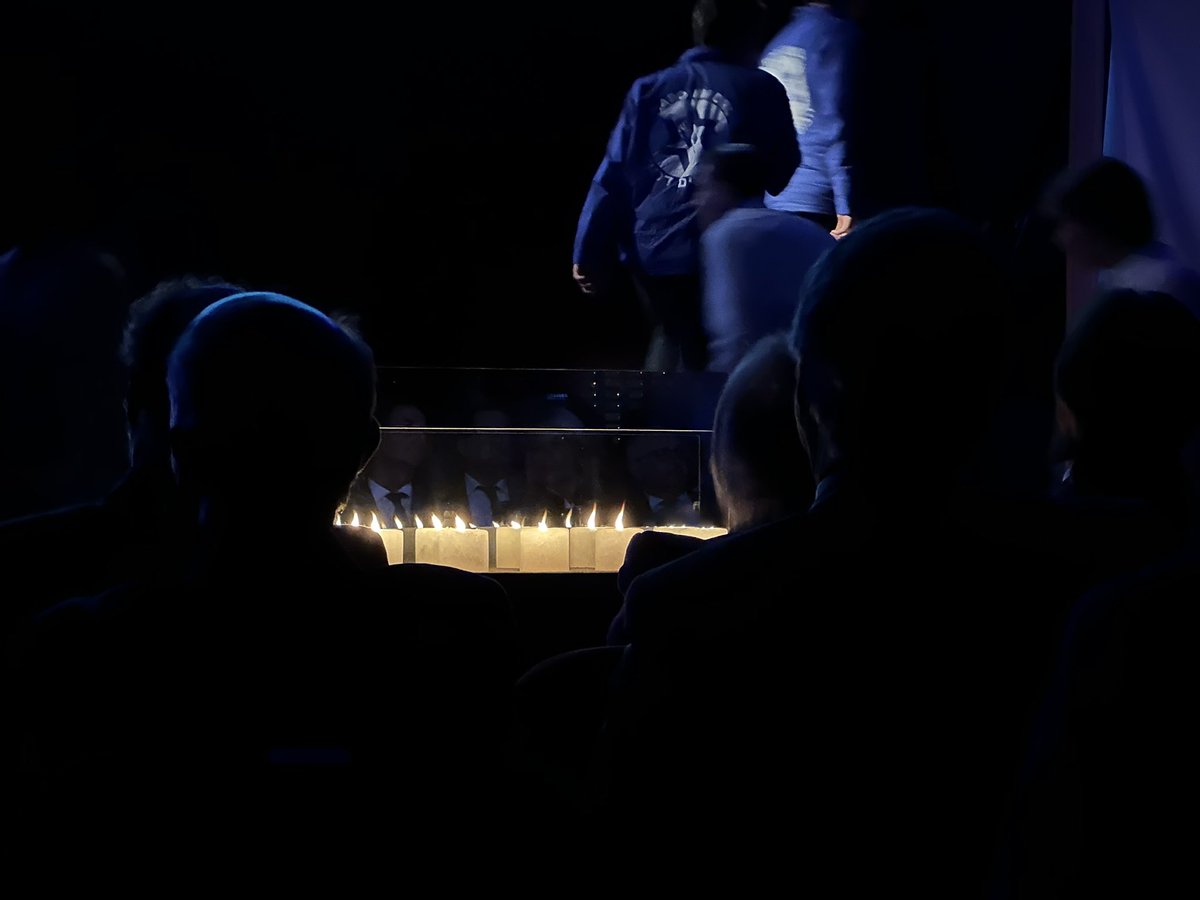 Recuerdo, memoria y respeto para el pueblo de Israel y para los seis millones de niños, mujeres y hombres asesinados en el #Holocausto

#NuncaMas #YomHaShoah