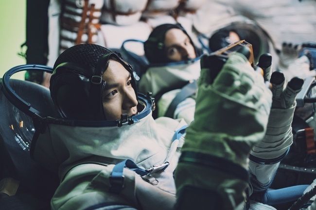 Lee Min Ho in astronaut suit. 🔥🔥🔥
#WhenTheStarsGossip
#AskTheStars
#LeeMinHo