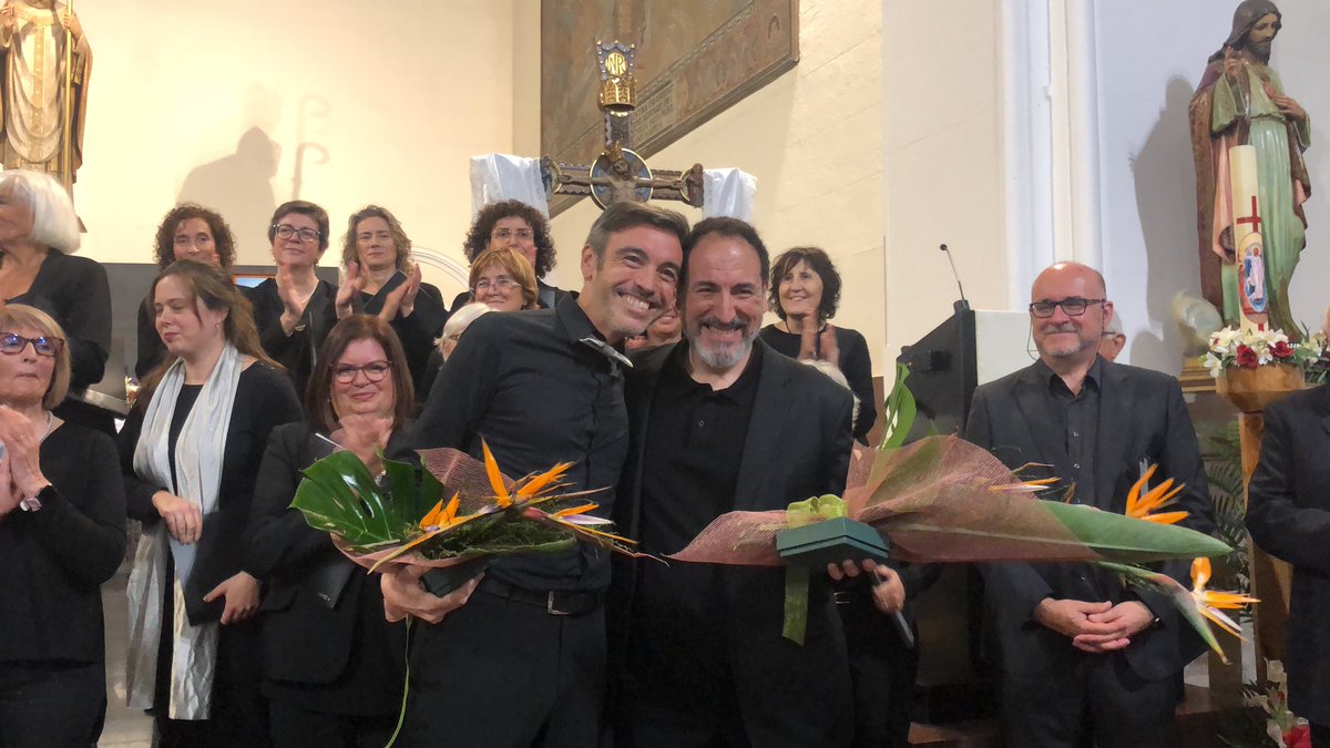 amcv1999's tweet photo. Dissabte va tenir lloc la XI Trobada de Corals!!🎤👏🏼 Gràcies a tots els que vau participar i, per suposat, a tots els que vau venir!☺️

Gràcies també per totes les aportacions que es van fer en favor de Càrites, junts podem fer un gran imacte!🫑🥖🥫🥛

#AMCV #TrobadaDeCorals https://t.co/TOjLuf2hIO