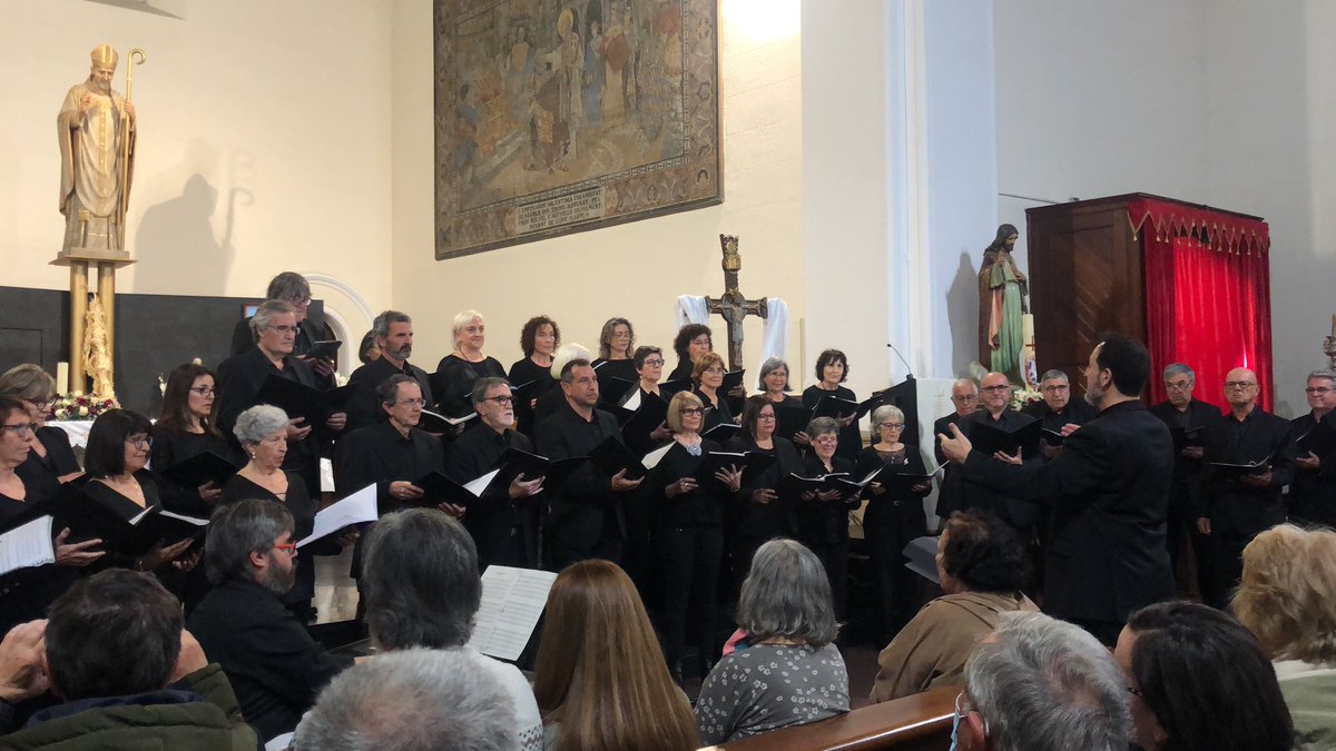 amcv1999's tweet photo. Dissabte va tenir lloc la XI Trobada de Corals!!🎤👏🏼 Gràcies a tots els que vau participar i, per suposat, a tots els que vau venir!☺️

Gràcies també per totes les aportacions que es van fer en favor de Càrites, junts podem fer un gran imacte!🫑🥖🥫🥛

#AMCV #TrobadaDeCorals https://t.co/TOjLuf2hIO
