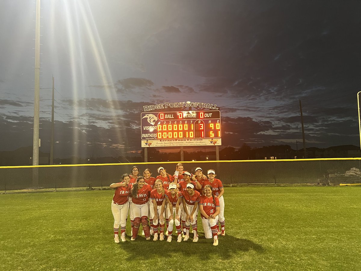travis_softball's tweet photo. Big team win tonight over Ridge Point 3-1! Lots of fight and so proud of this team! @Ariel_ak47_2023 with a 💣 and pitched a heck of a game! 🐯🥎❤️ https://t.co/txb7nW9P9d