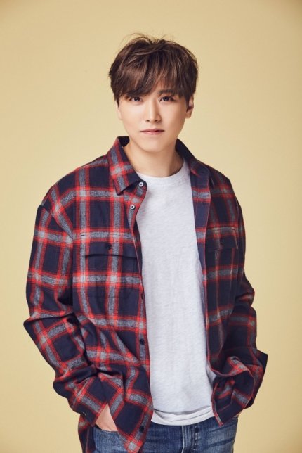 SM137KH's tweet photo. ❗️OFFICIALLY ❗️
#Sungmin will make his full debut as a Trot singer! 
The return will take place in mid-May!!! 
Sungmin will release two songs ~
It is expected that this album will be an opportunity to promote Trot as a singer! #MisterSungmin https://t.co/ITyemeWqYX