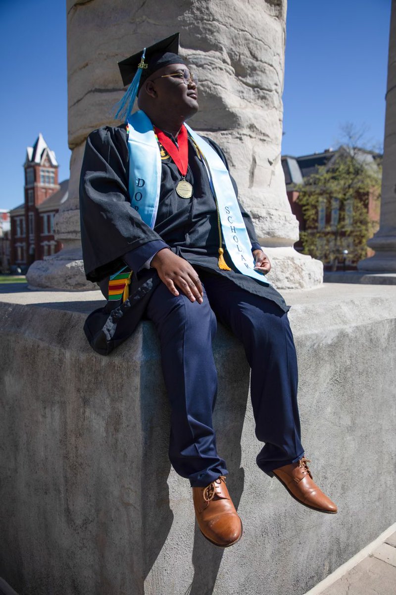 leapheartsclas1's tweet photo. look mom, i’m flying!

May 14th, 3pm

Bachelors in Education with an Emphasis on English Language Arts

Minors in English &amp; Black Studies

Certificates in Multicultural Studies &amp; Writing Intensive Studies 

photos by danielle hardy! https://t.co/JubbQMkMzw