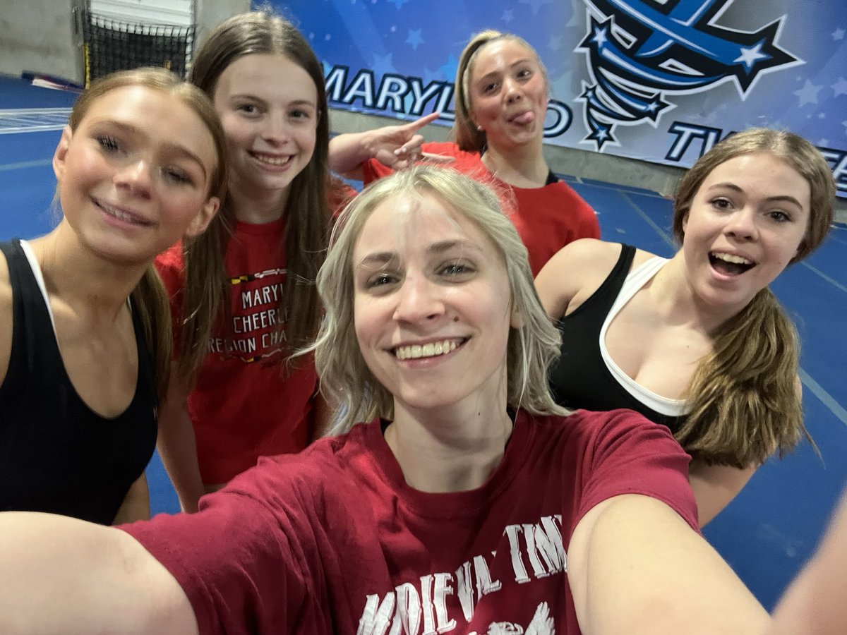 liliannewyre's tweet photo. because in the end and through it all...
#lastpractice #BACKTOBACK π https://t.co/6L36nFzlDN